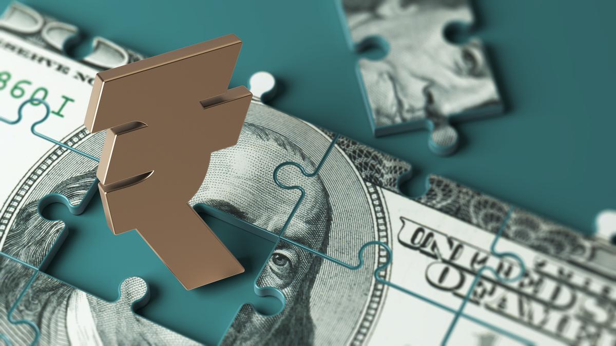 Rupee falls 39 paise to close at all-time low of 95.23 against U.S. dollar