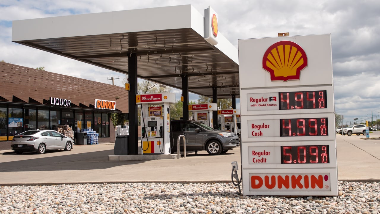 U.S. gas prices top $4.50 a gallon, highest since 2022