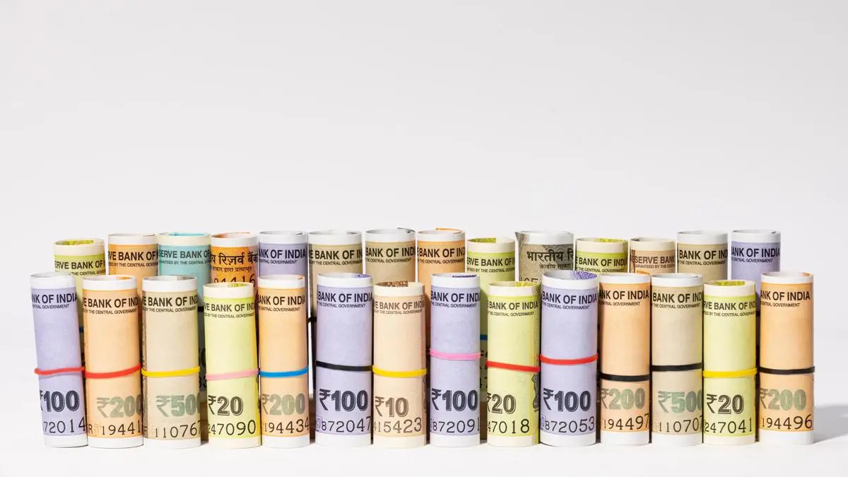 Rupee crashes 139 paise to 94.90 against US dollar in early trade