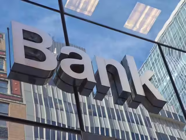 SBI, IndusInd Bank, Yes Bank, and other stocks tumble up to 4%, Nifty Bank drops 900 points. What lies ahead?
