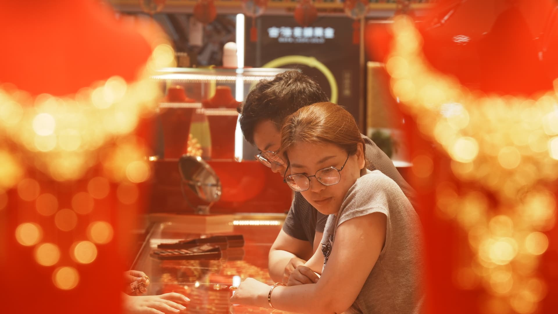 China Wholesale Inflation Hits Near 4-Year High