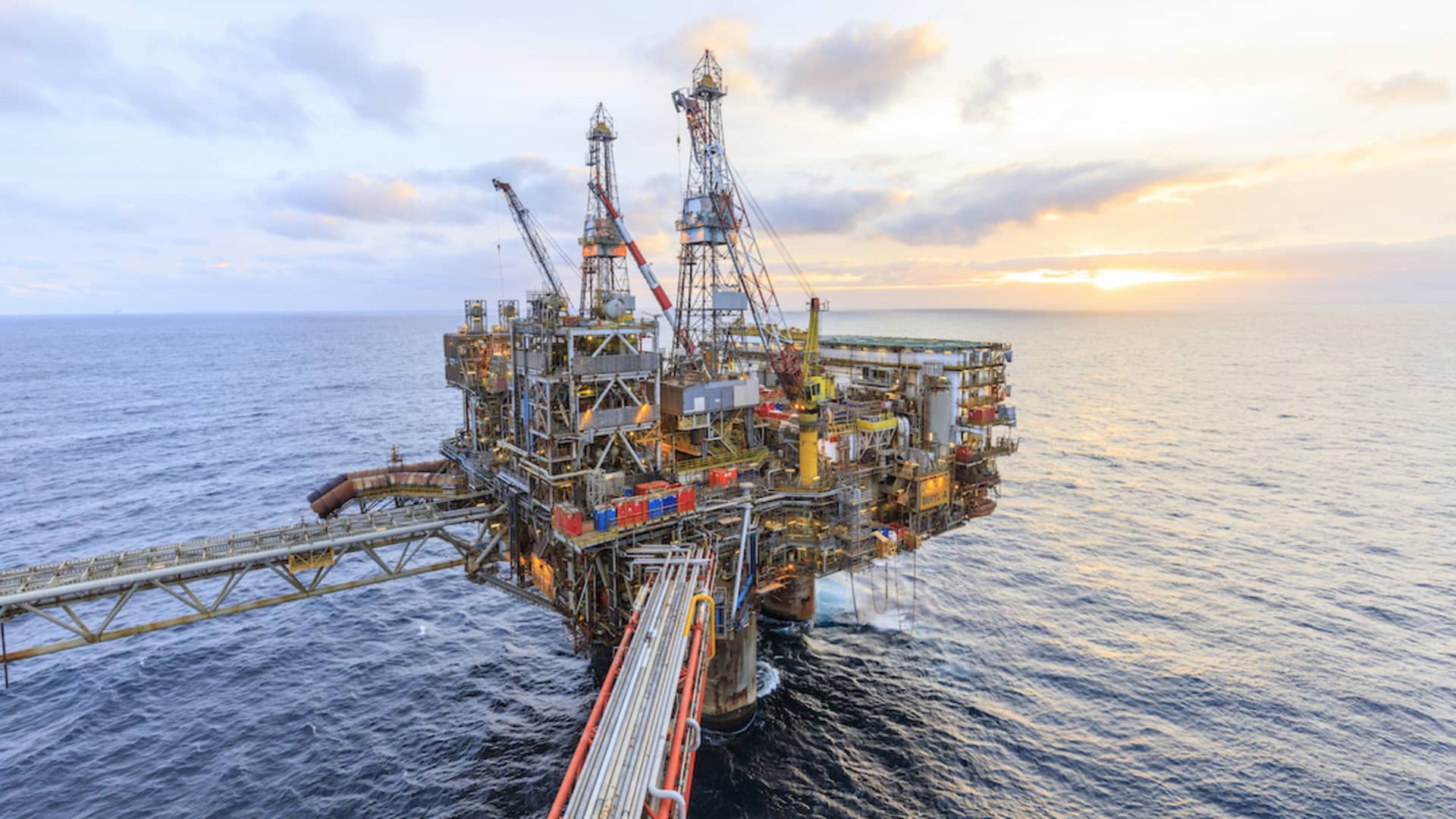 Oil prices fall on hopes of U.S.-Iran deal despite Tehran pushback