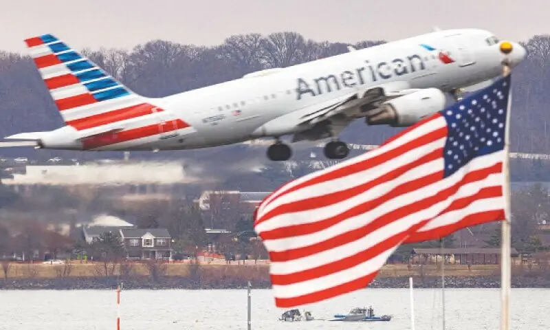 Airlines pocket fuel savings, fares stay high