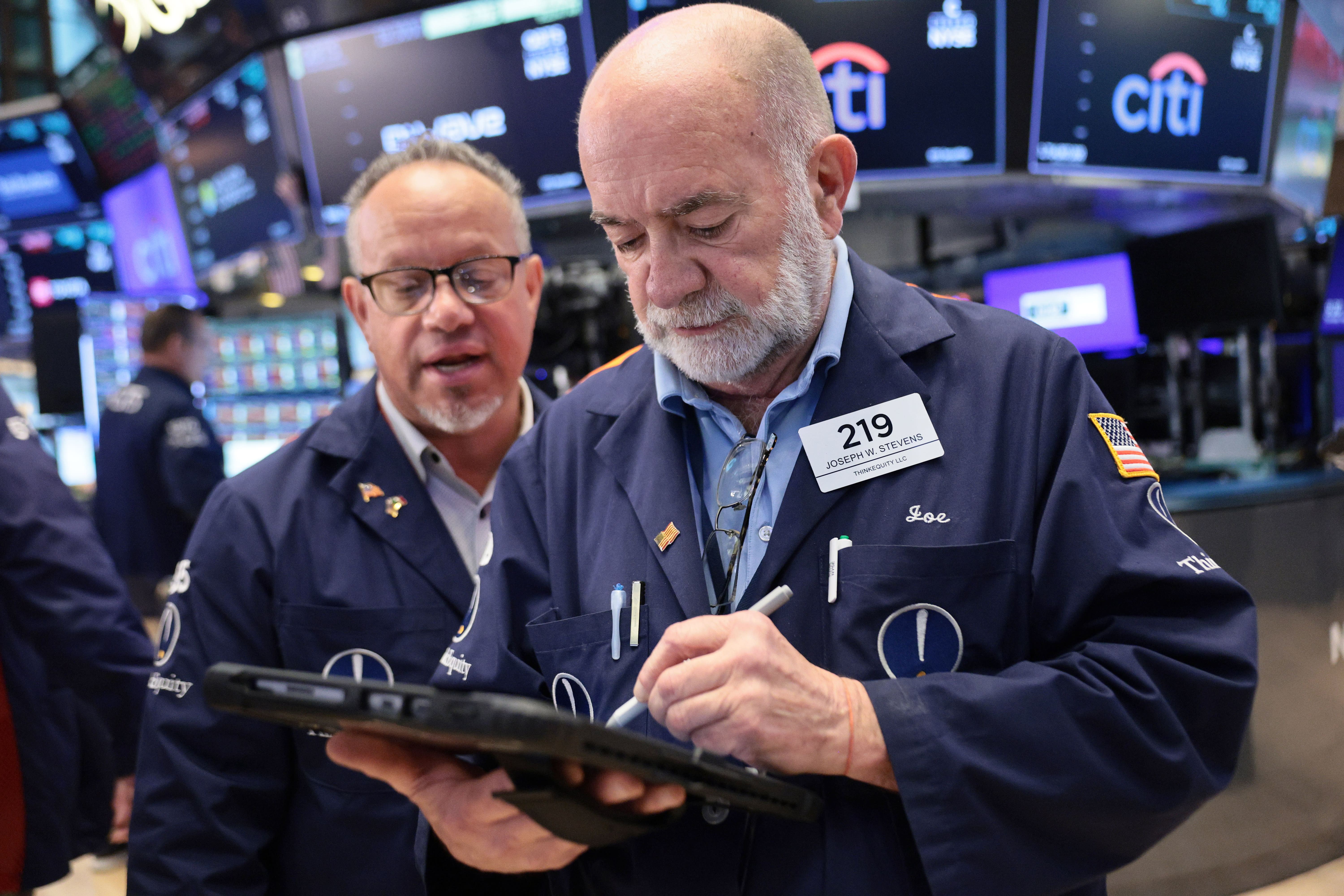 Chip Sell-Off Drags Nasdaq, S&P 500 Futures Lower