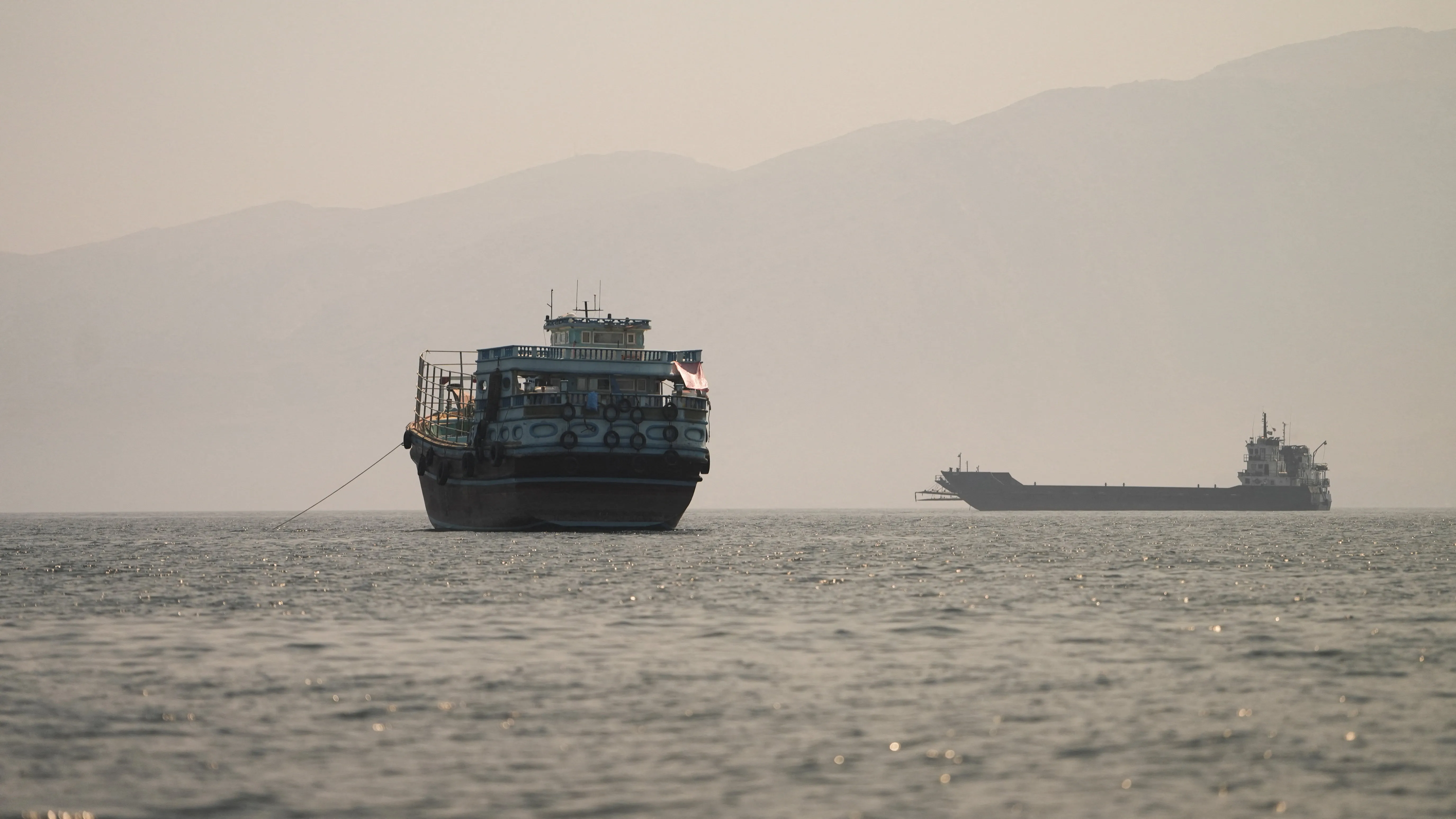 Iran Warns Tankers Over Hormuz Crossings