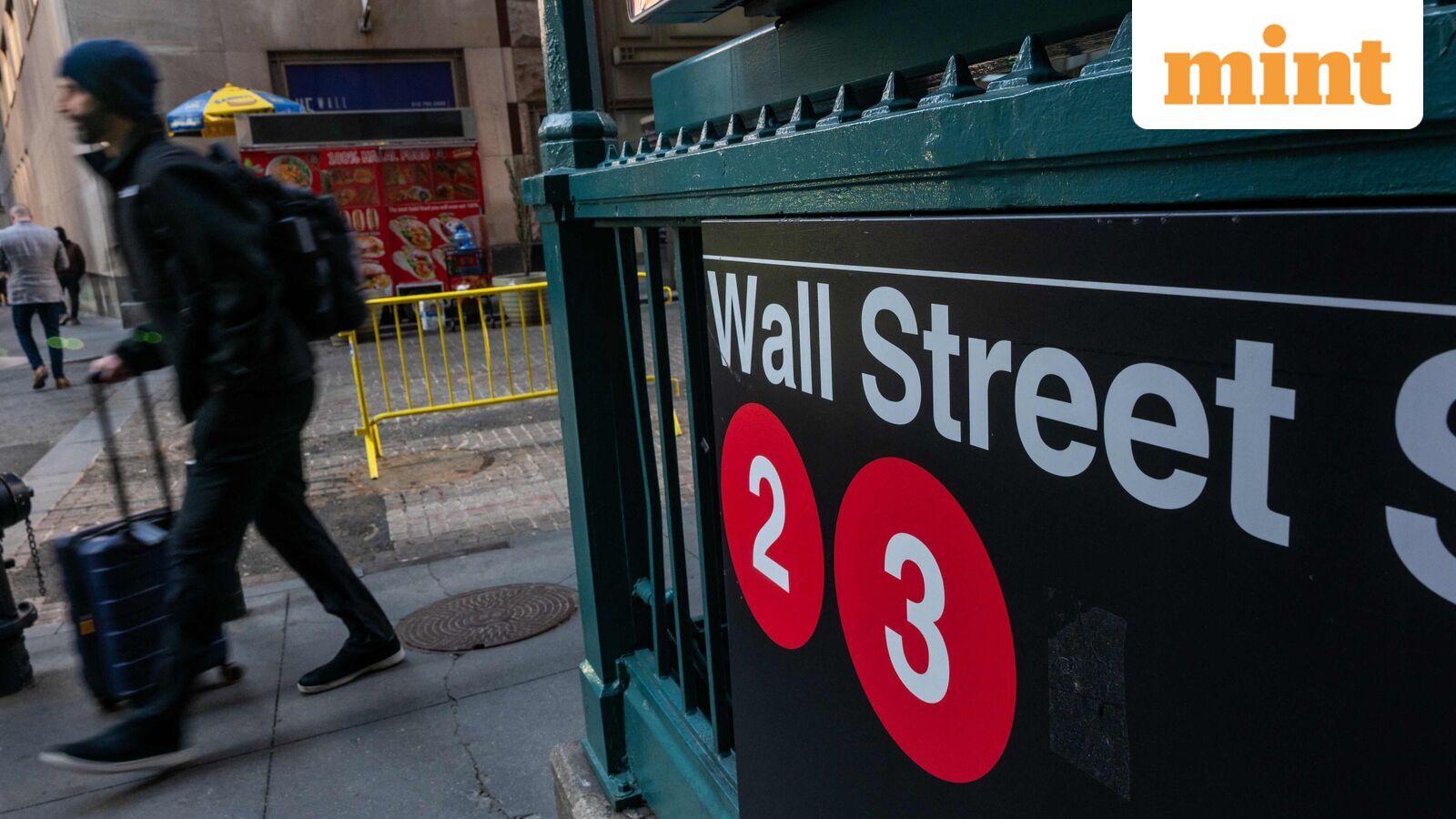 Nasdaq Futures Drop 1.1% in Global Tech Sell-Off