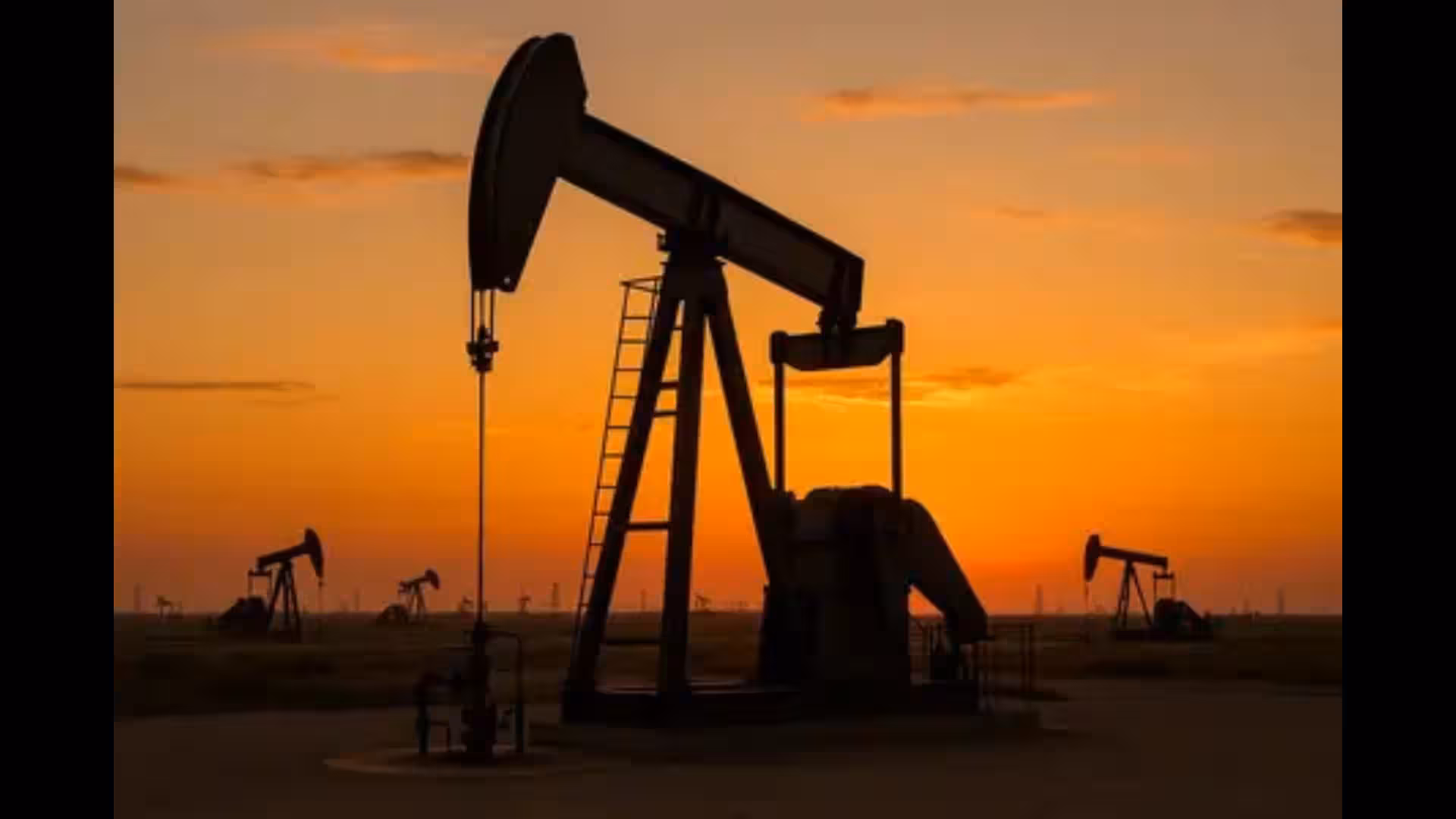 Oil Jumps 3% as Iran Strikes Qatar, UAE