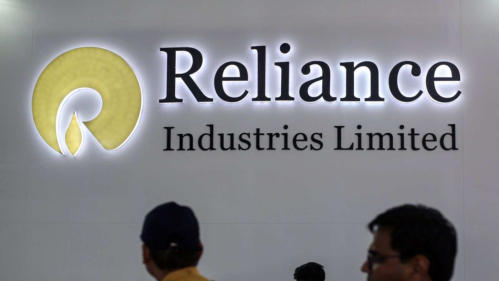 Reliance Industries share price rises after Q1 results. Should you buy or sell the stock?
