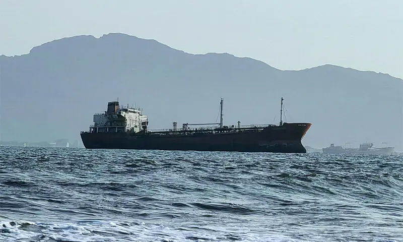 Oil price tops $100 as supply disruption worsens