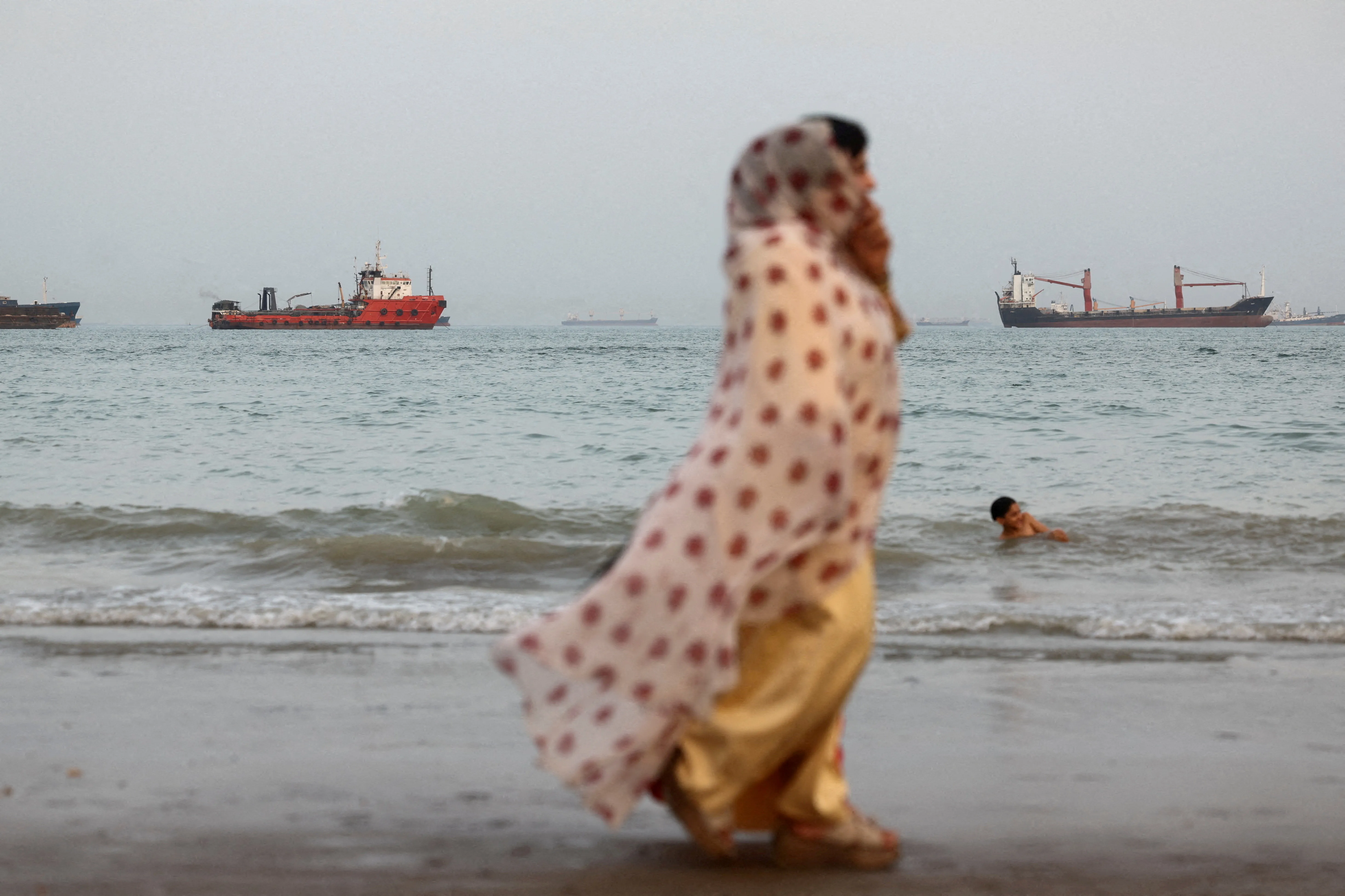 No breakthrough on Strait of Hormuz as Trump halts attack on Iran